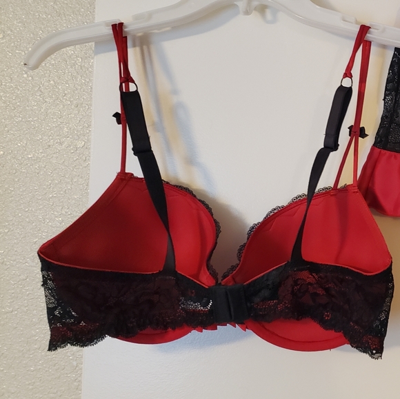 Jezebel bra and "skirt" - Picture 3 of 4